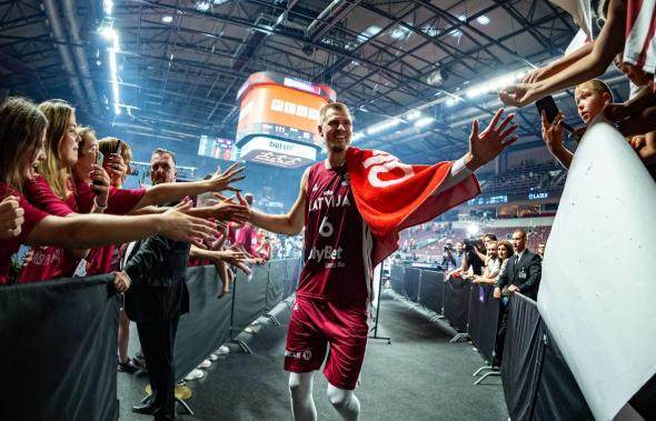 德国男篮翻盘立陶宛男篮，波尔津吉斯统治全场的简单介绍