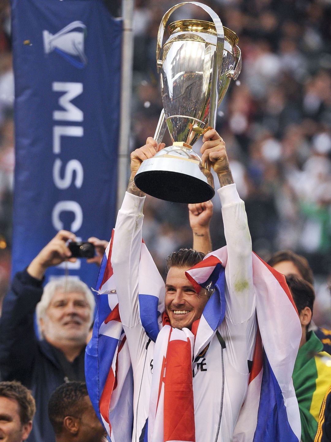 阿贾克斯稳操胜券，步步为营