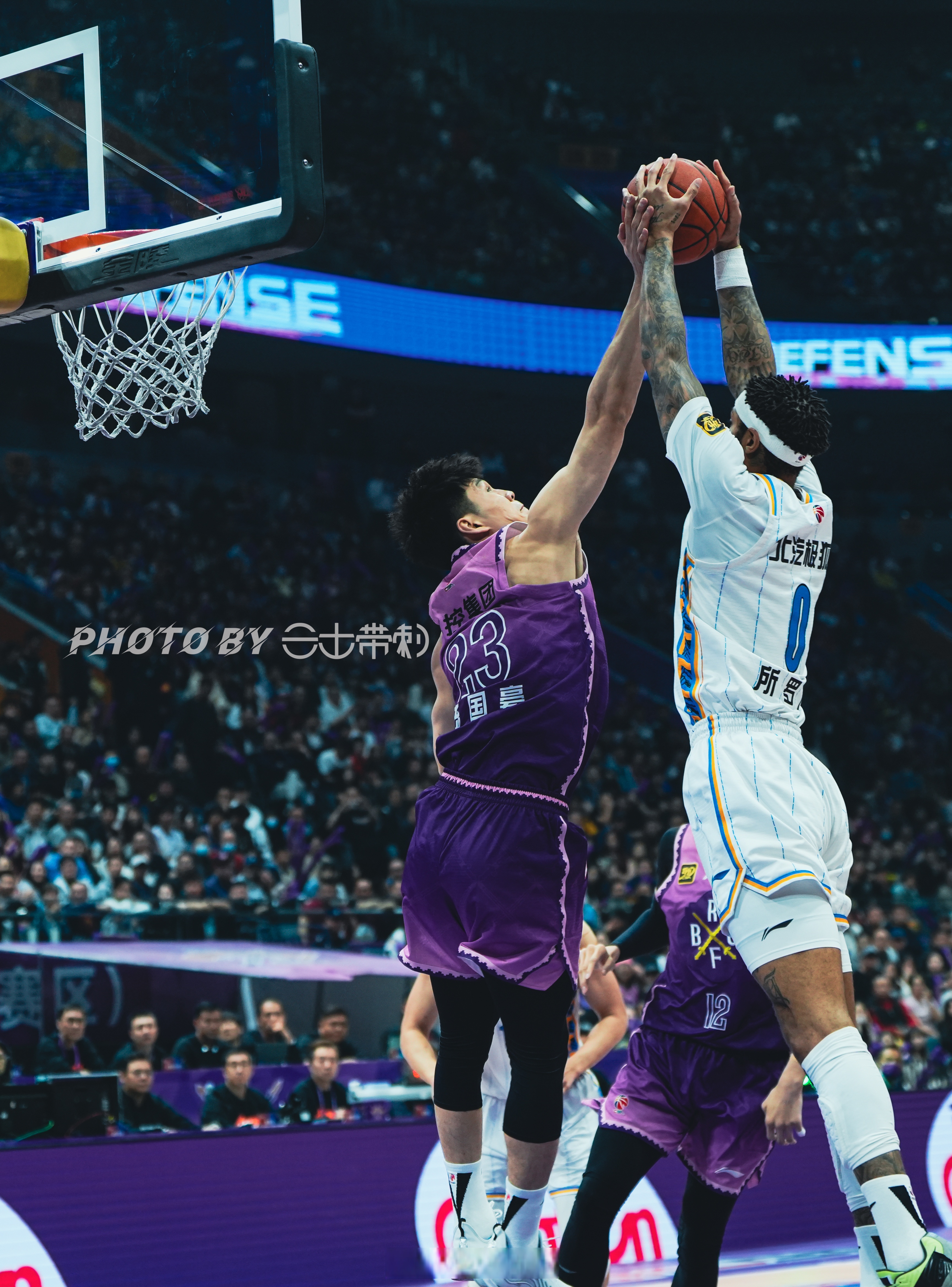 北京队主场抢夺胜利，锁定季后赛席位的简单介绍