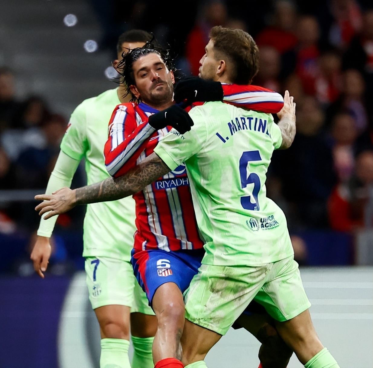 包含巴萨遭遇尴尬，客场惨败无力回天的词条