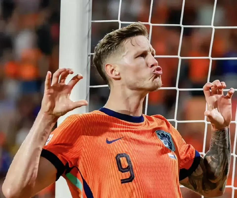 包含法兰克福球员因家庭问题缺席接下来比赛的词条