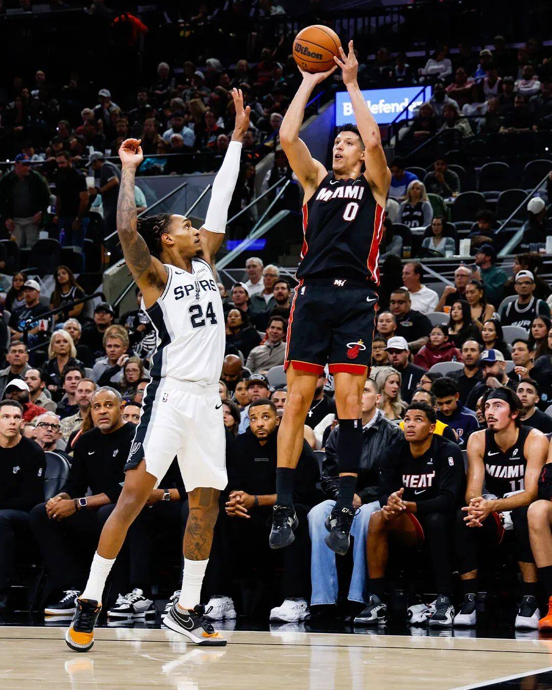 热火客场取胜马刺，球队外线命中率高达%的简单介绍