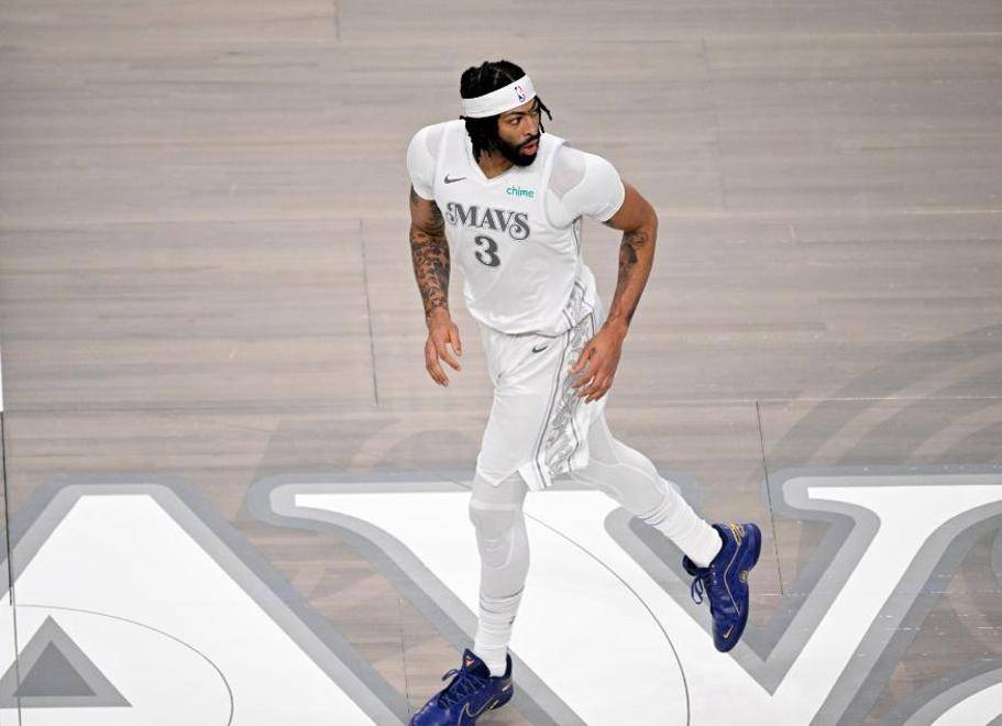 青岛队轻取灰熊，浓眉哥刷新纪录的简单介绍